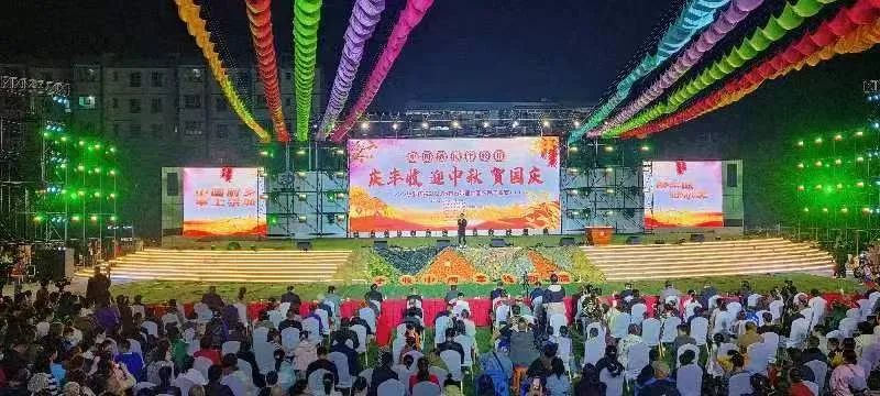 新疆察布查爾縣市政廣場(chǎng)